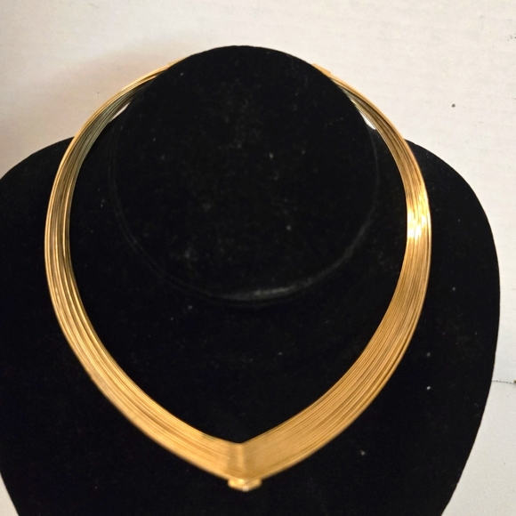 Elegant Gold Women's Necklace - Picture 1 of 11